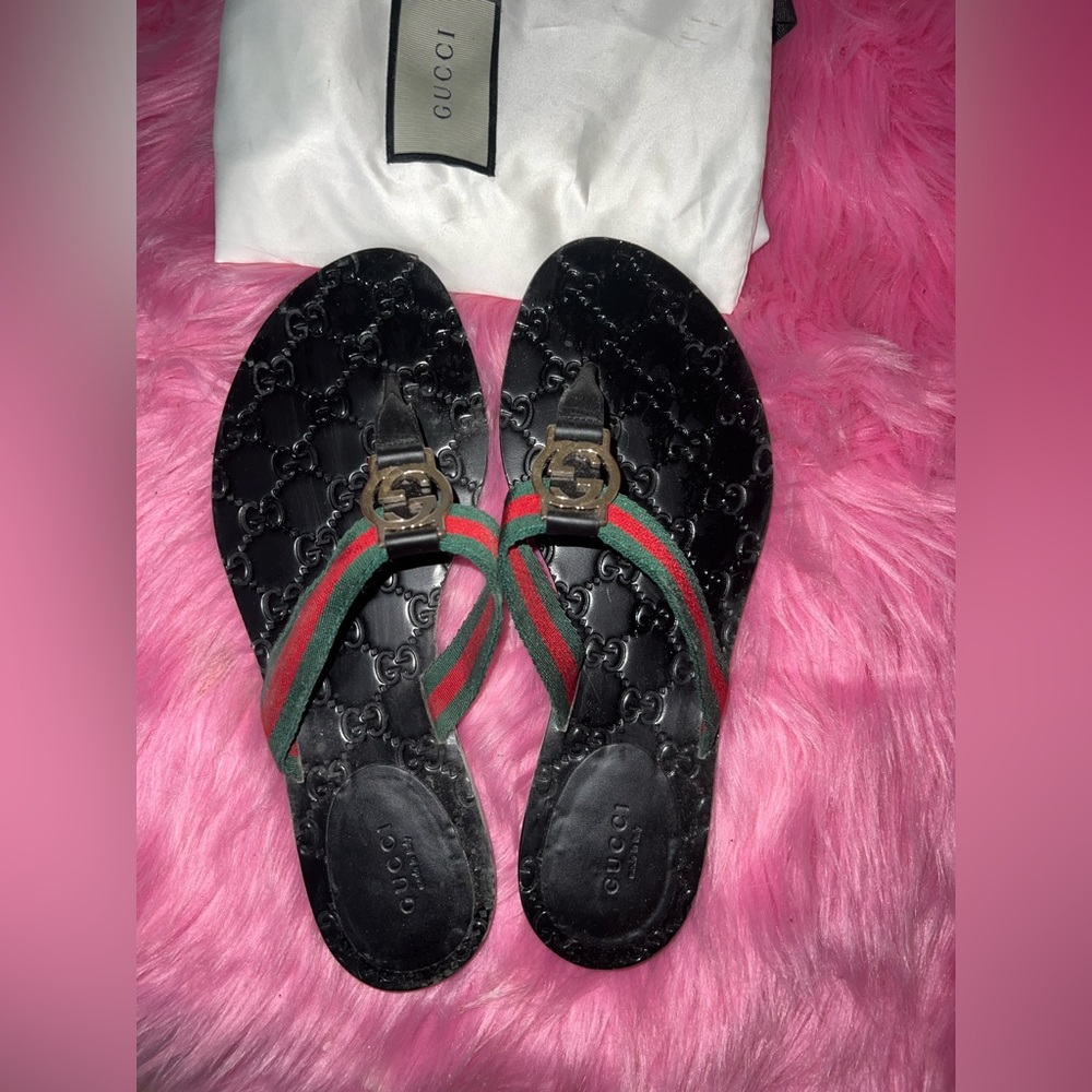 Gucci thong sandels
